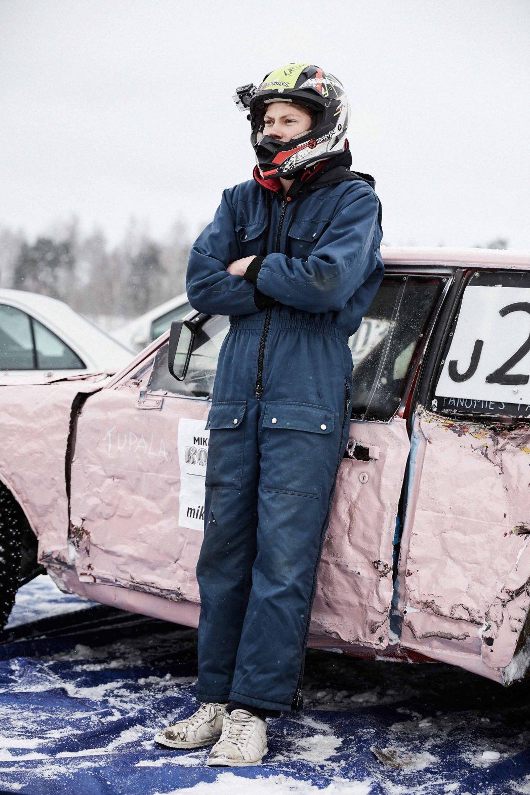 A Rokkiralli competitor prepares himself for the next heat.