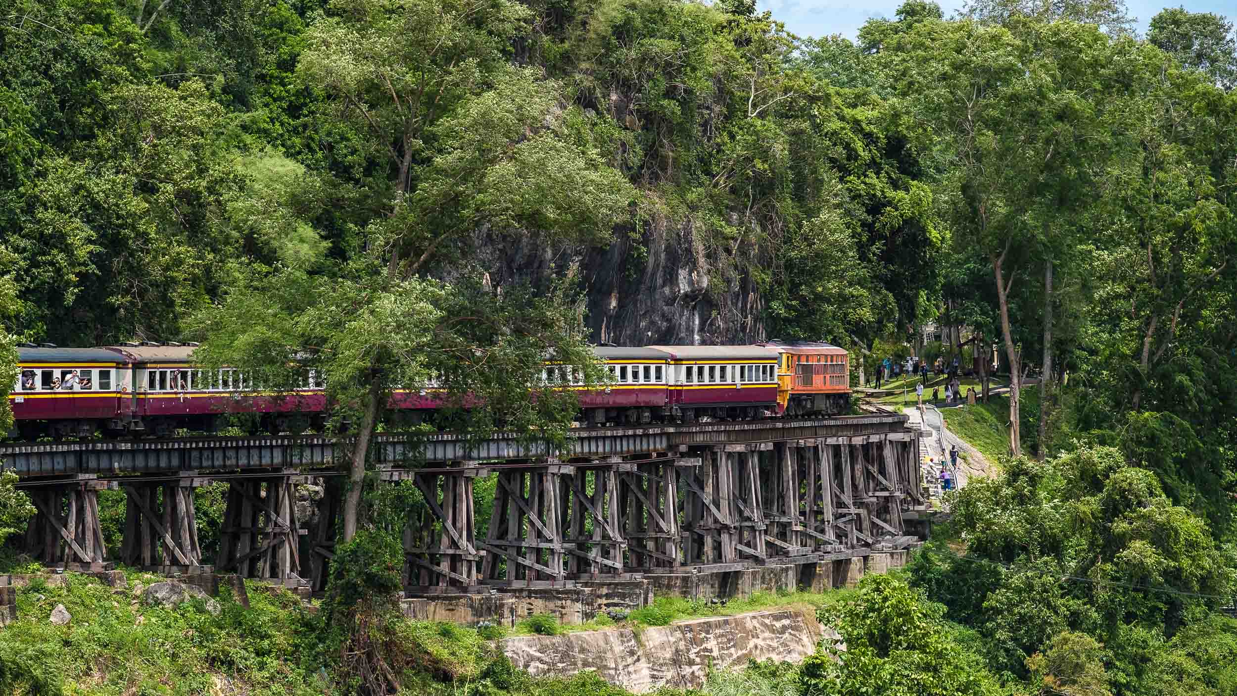 travel in thailand by train