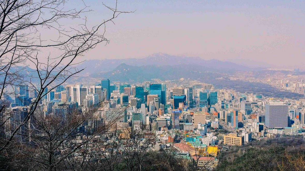 Looking out over Seoul: With its duel address systems, app like what3words would be indispensable here.