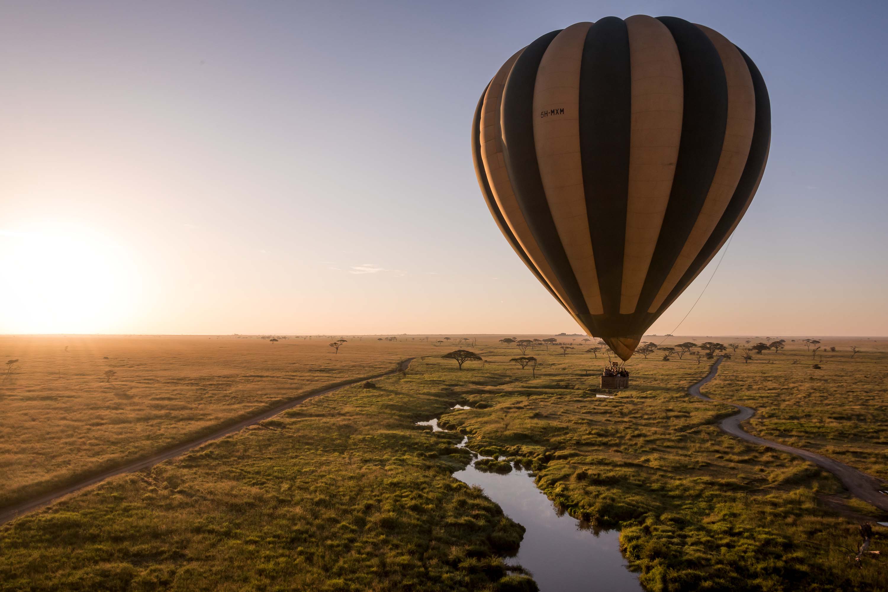 In Photos Hot Air Ballooning Over The Serengeti Adventure Com
