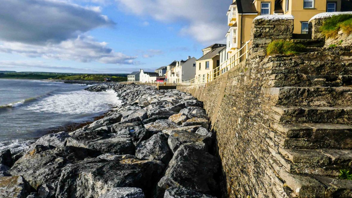 West ireland. Информационные технологии Ирландии. Small Town on the Coast. Ireland it.