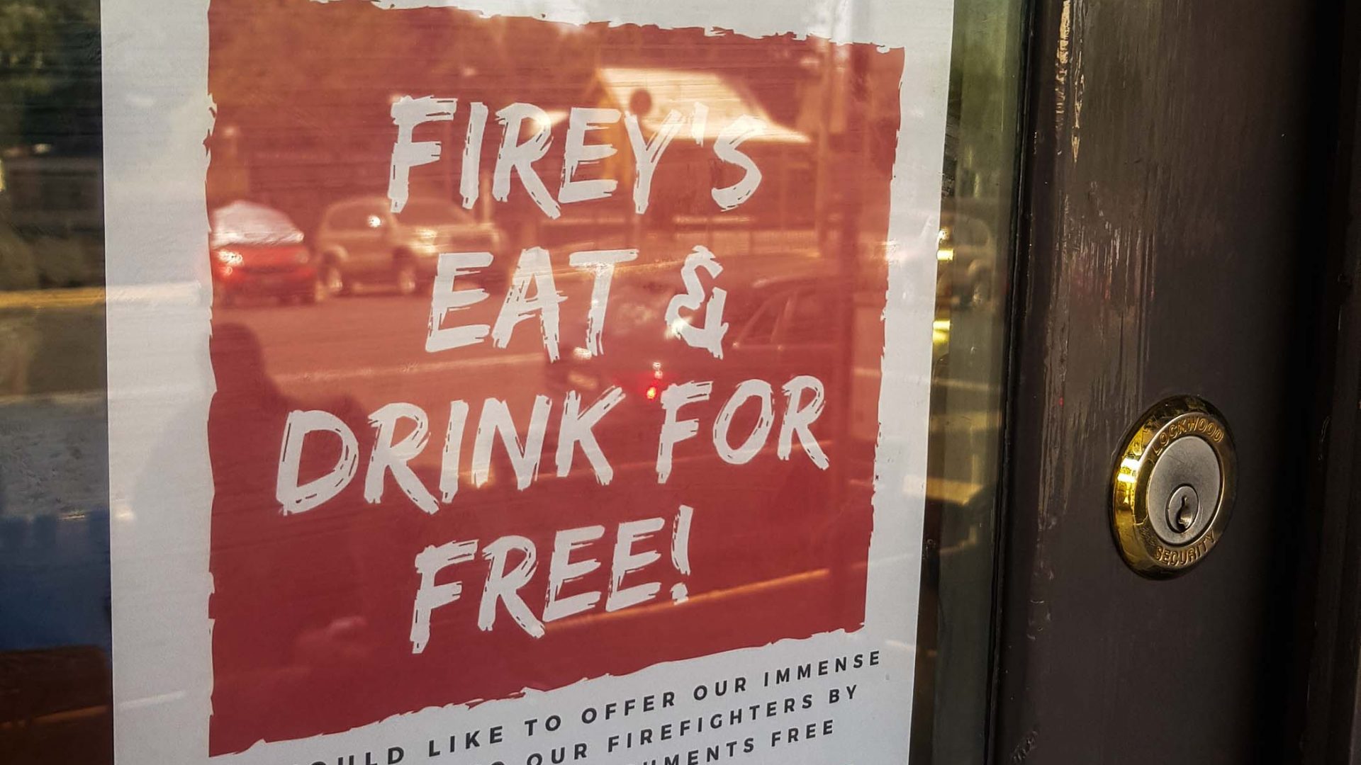 Free food for Firies sign at a Bundanoon cafe.