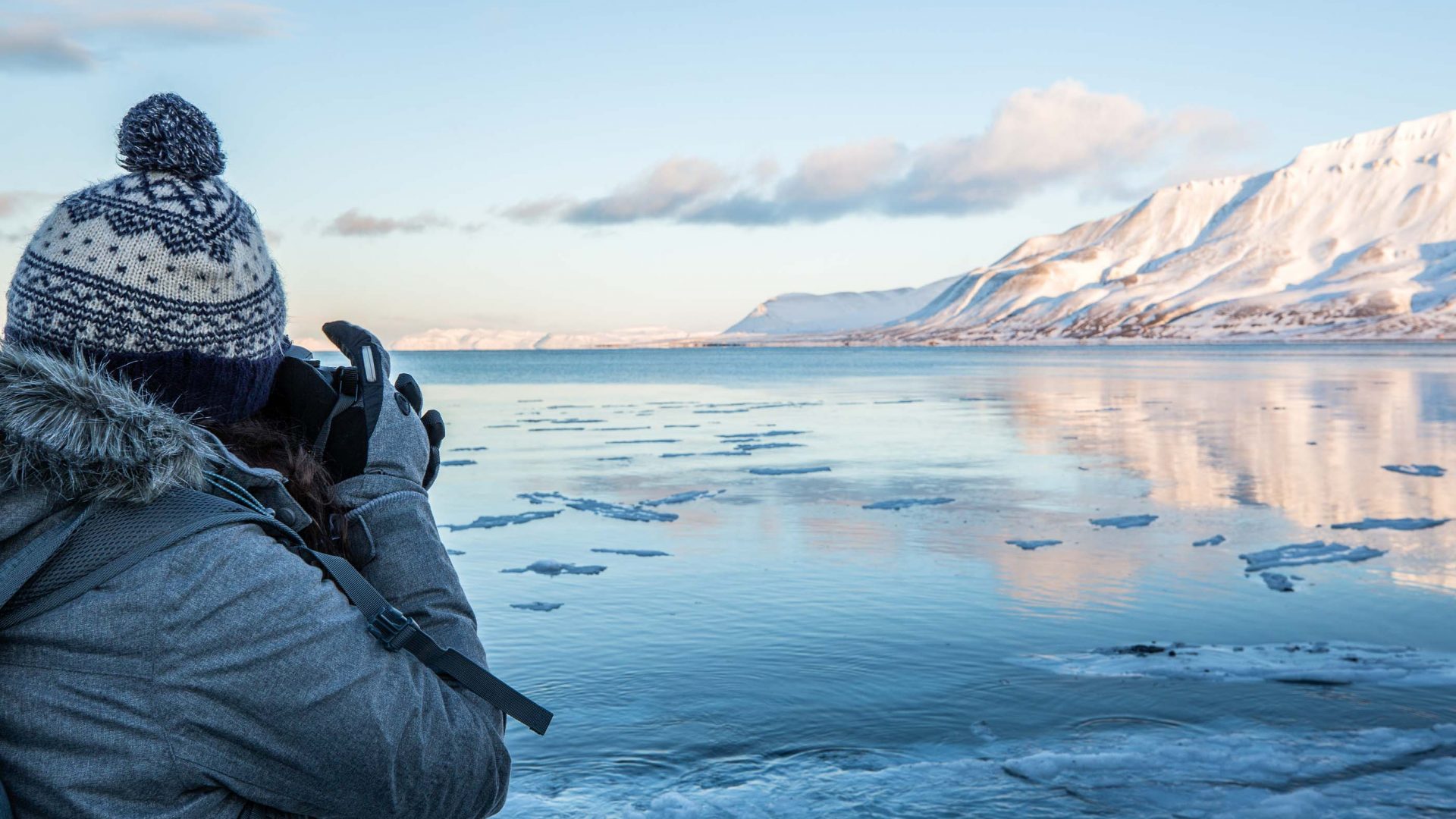 Photographer Nori is seen photographing icebergs.