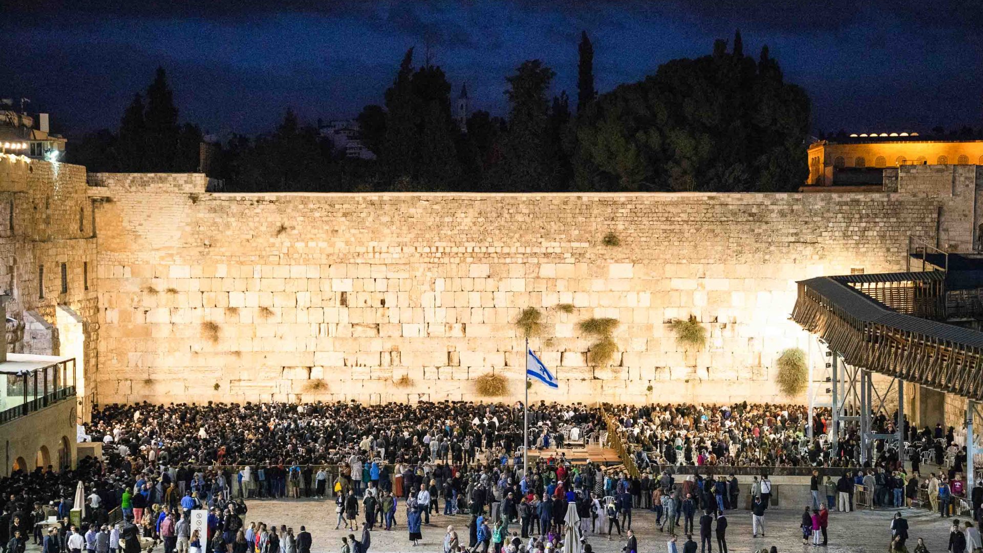 Crowds at the Western Wall in the evening.