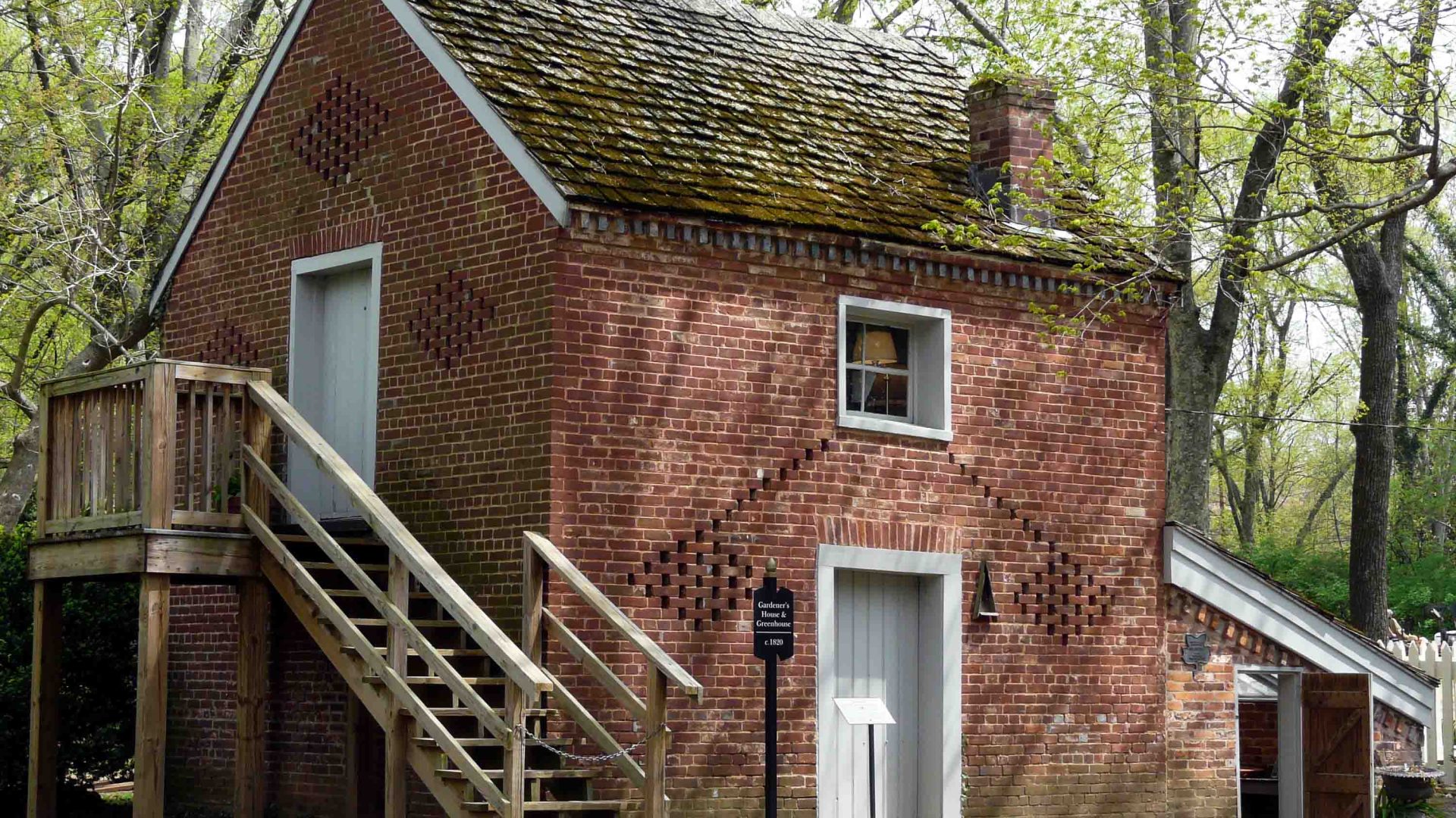 A brick building with a staircase to the side of it.
