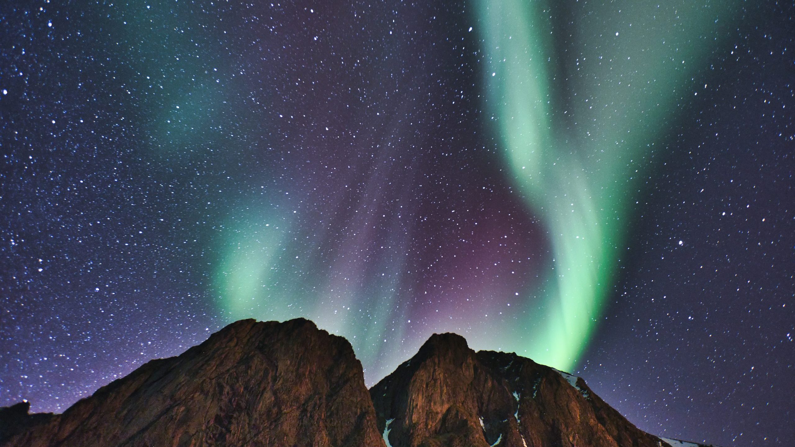 Catching the light - Aurora Borealis -Better Moments