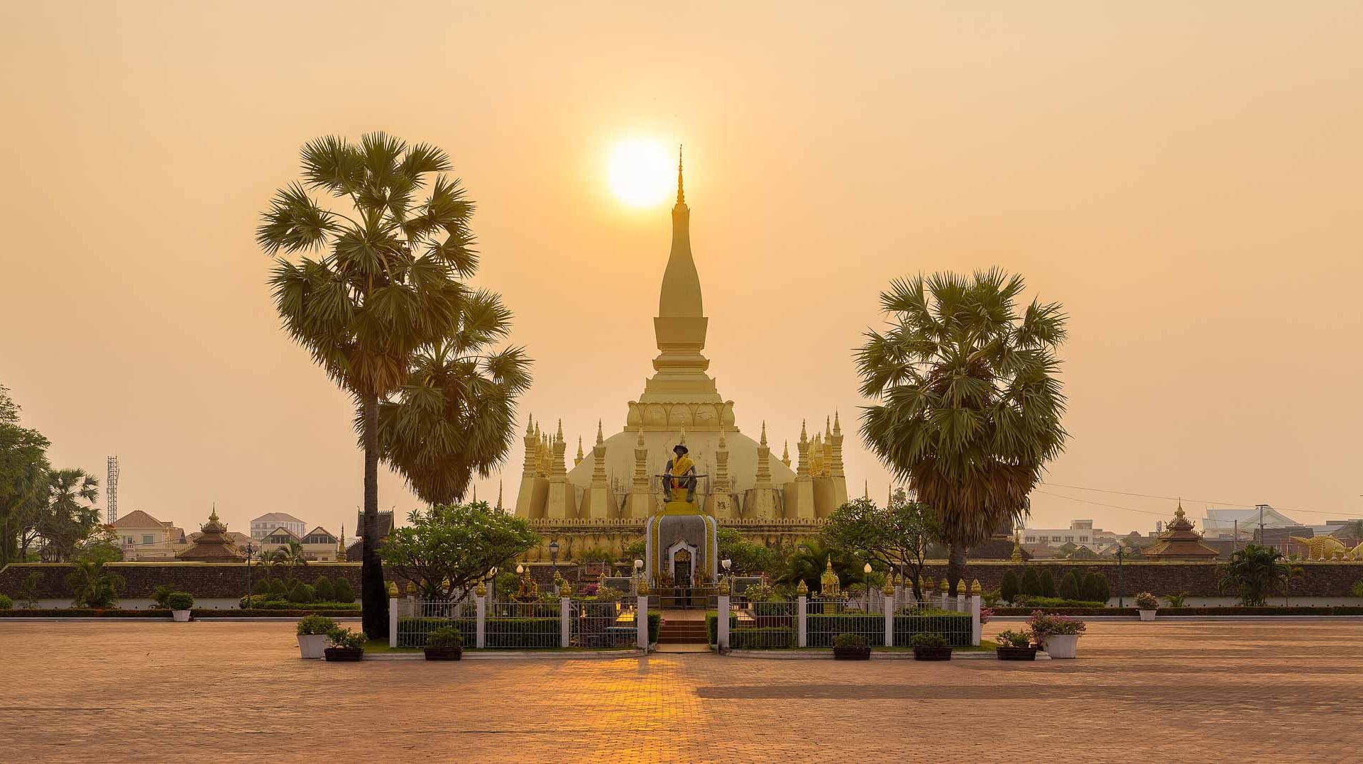 The sun rises over Pha That Luang.