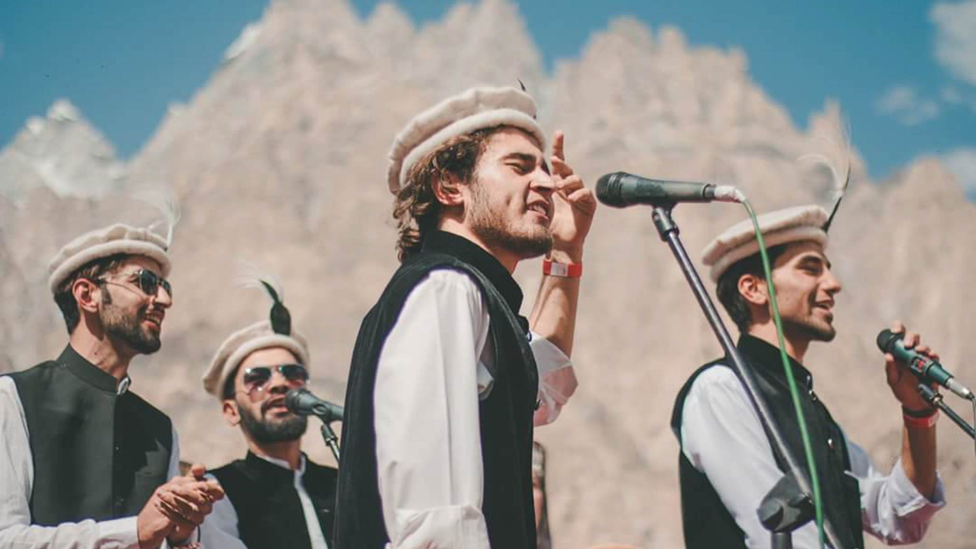 Bulbulik performers in Pakistan.