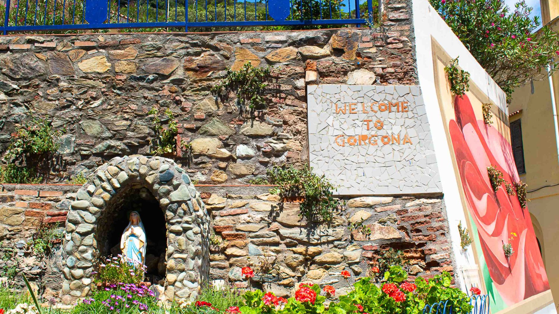 A welcome to Gorgona sign at the entry to a church.