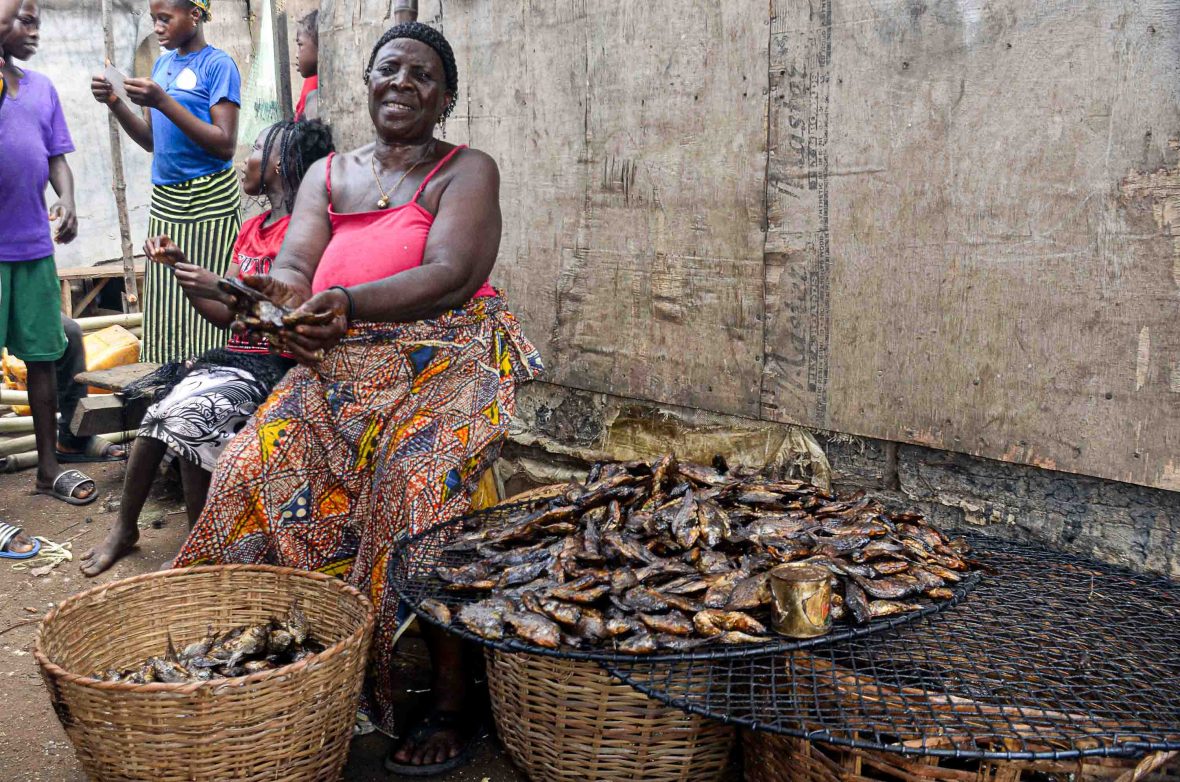 A woman in Makoko sells fried fish.