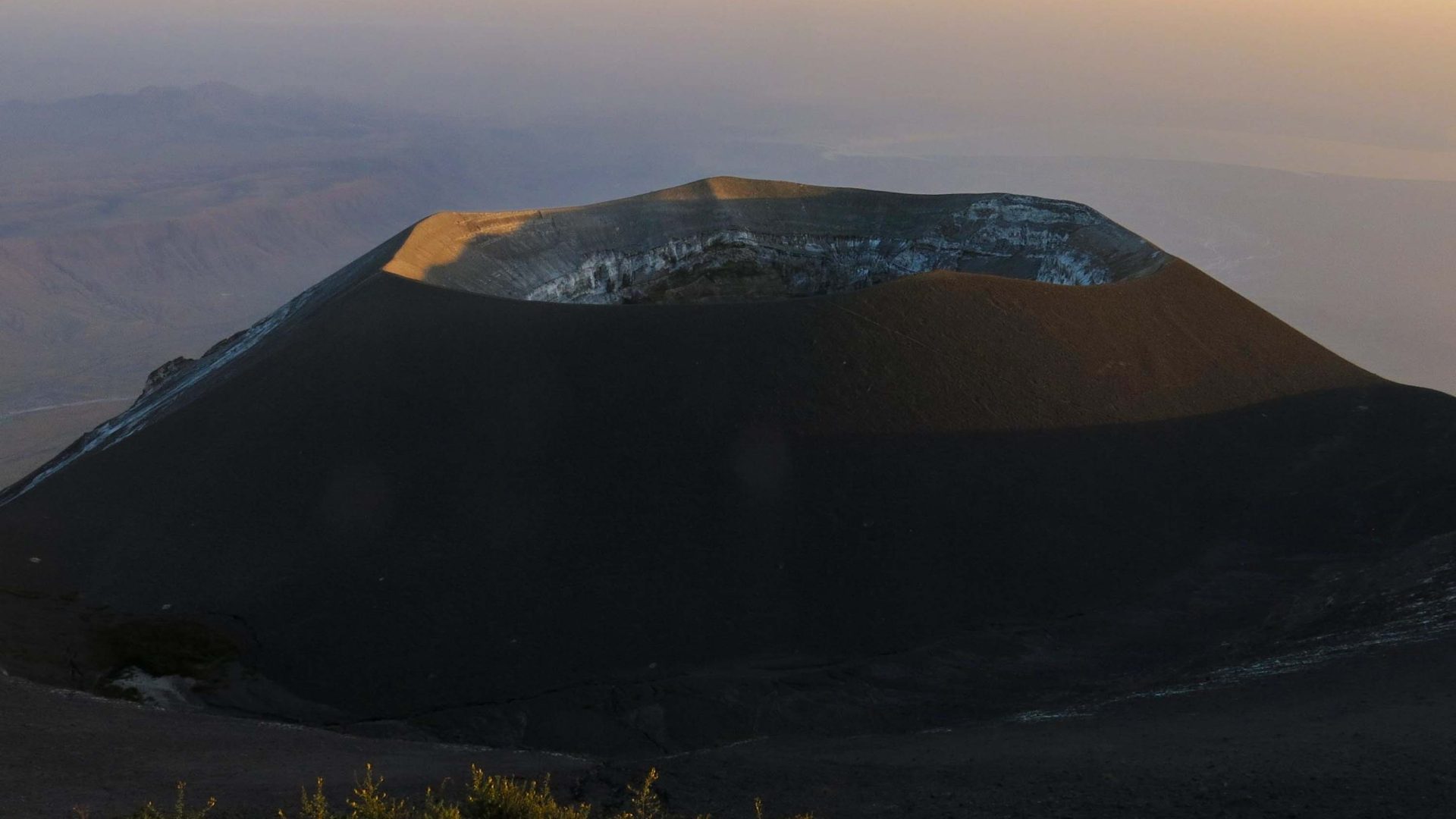 The crater of OI Doinyo Lengai.