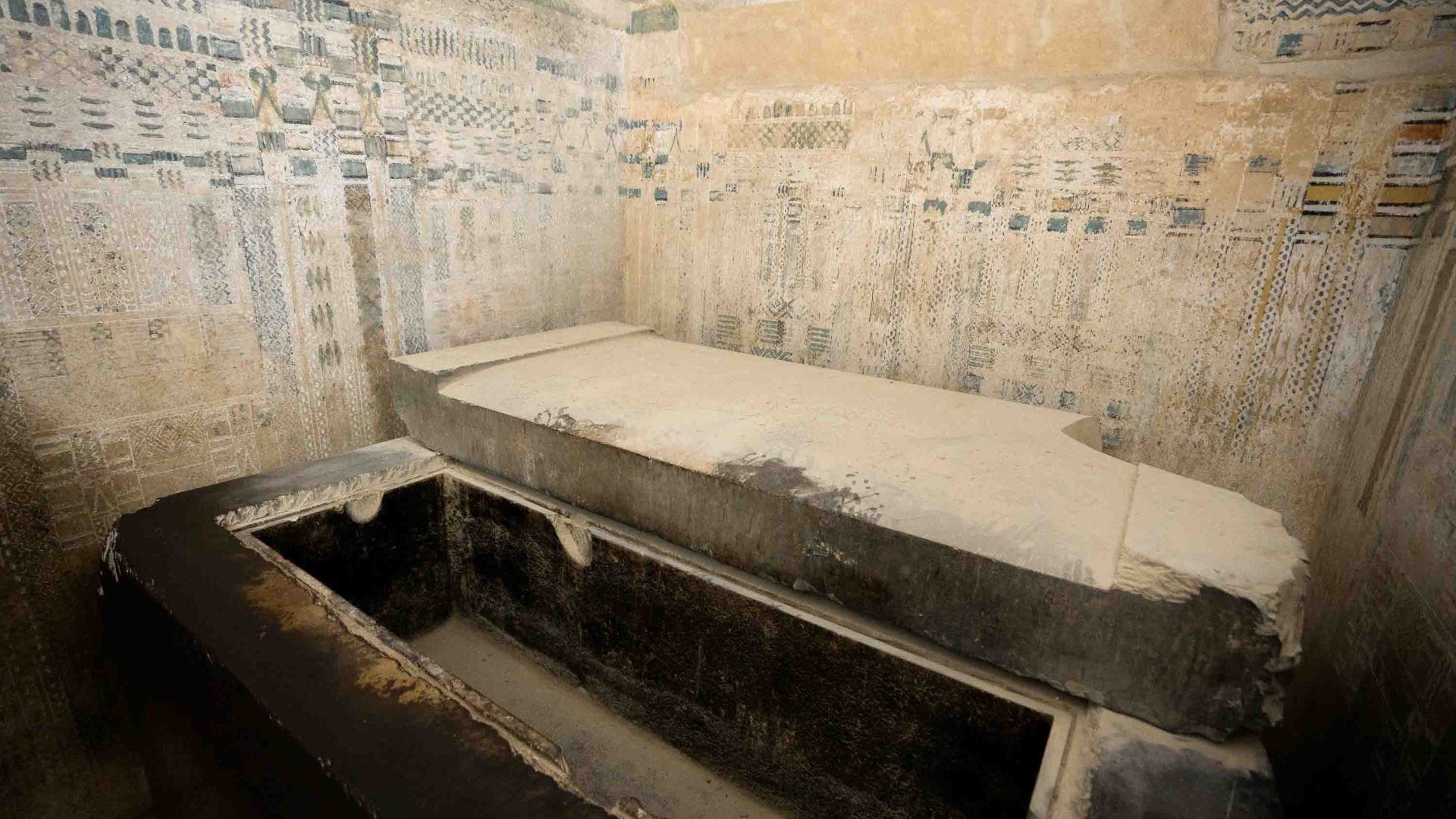 The walls around King Unas tomb have blue paint on them.