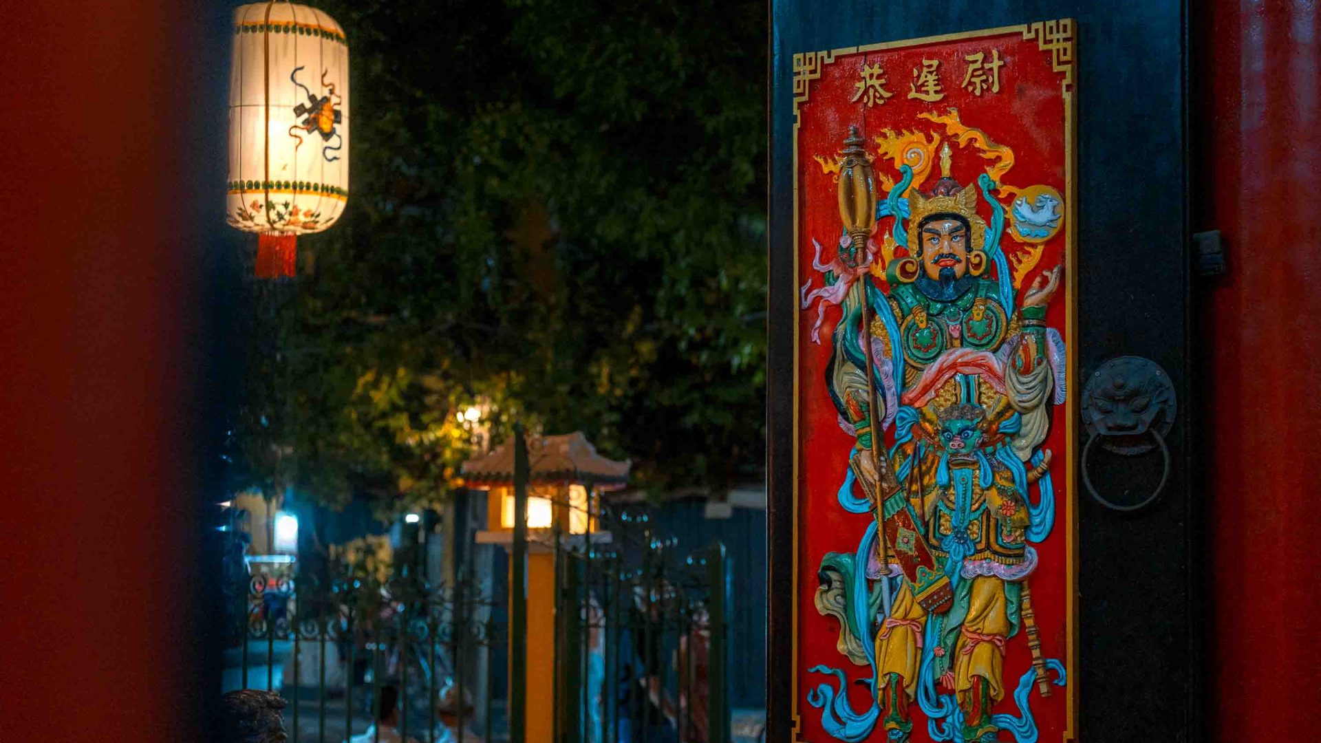 Imagery and lanterns at the assembly halls.