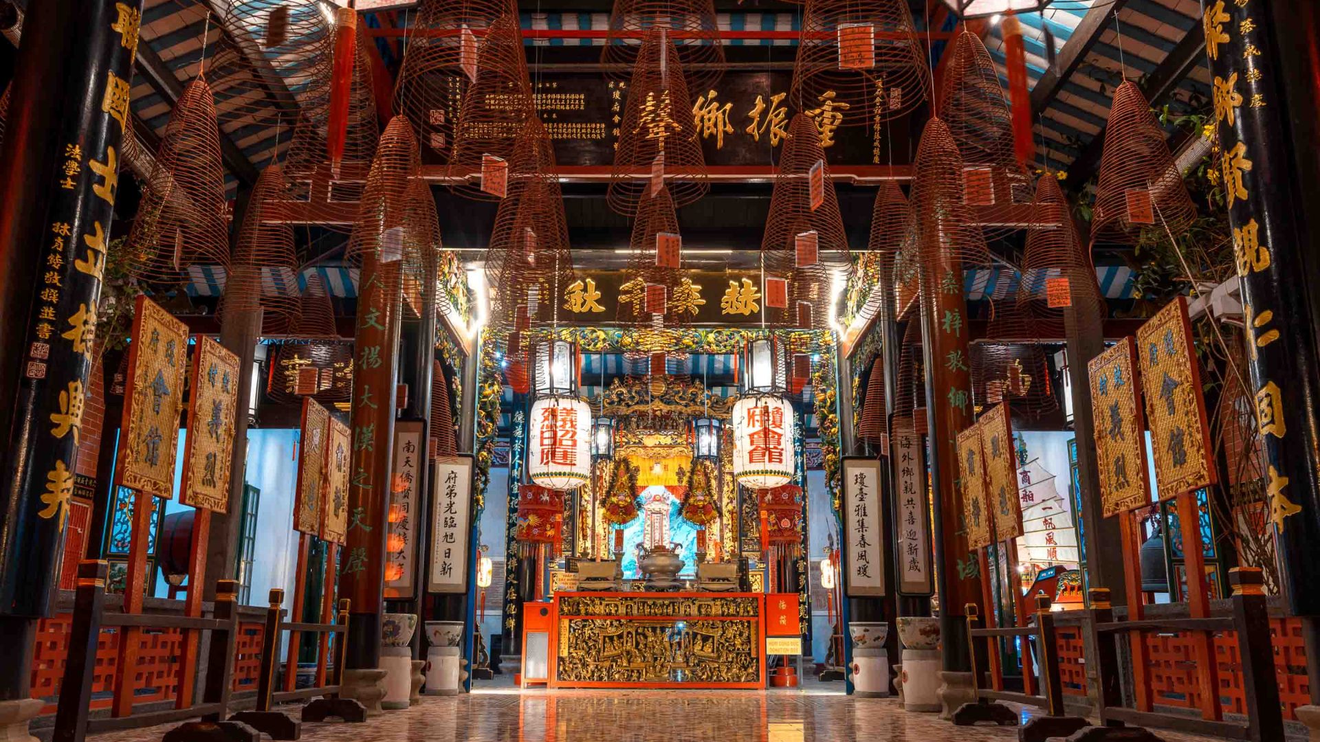 A large structure with lanterns, Chinese characters and imagery of dragons and other things.