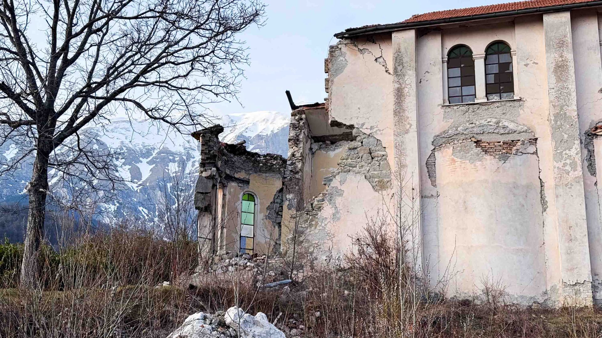 The ruins of a church.
