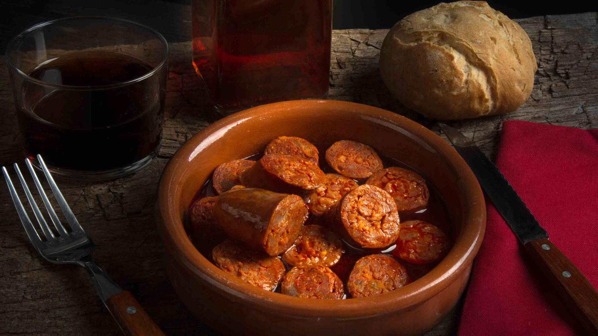 A dish of chorizo with cider and bread.
